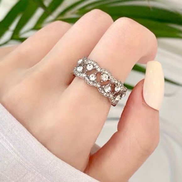 Shiny Elegant Rhinestones Ring - Picture 3 of 7